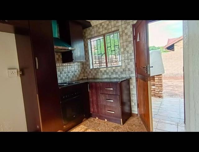 3 BEDROOM HOUSE FOR SALE IN PHILIP NEL PARK